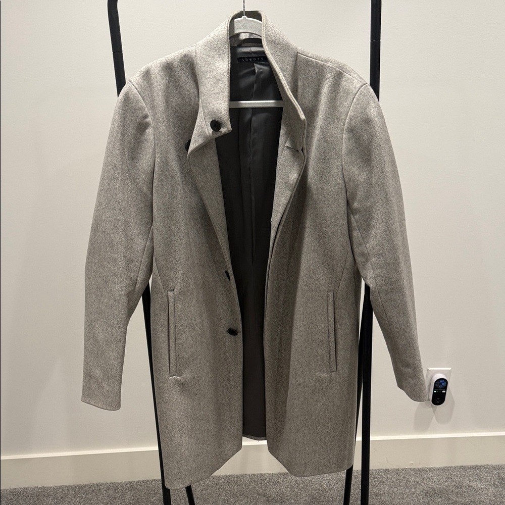 Men's Gray Coat theory size L